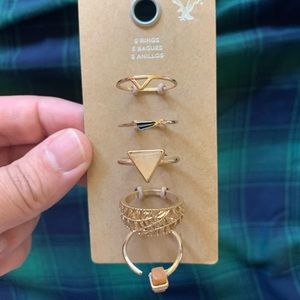 American Eagle‎ Set of 5 Rings in Gold